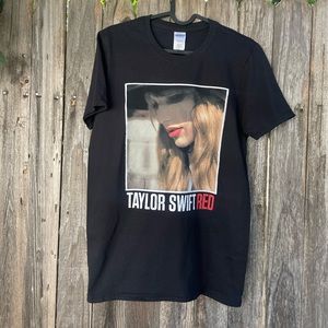 Taylor Swift 2012 Red Tour Merchandise Black Tshirt - Size small